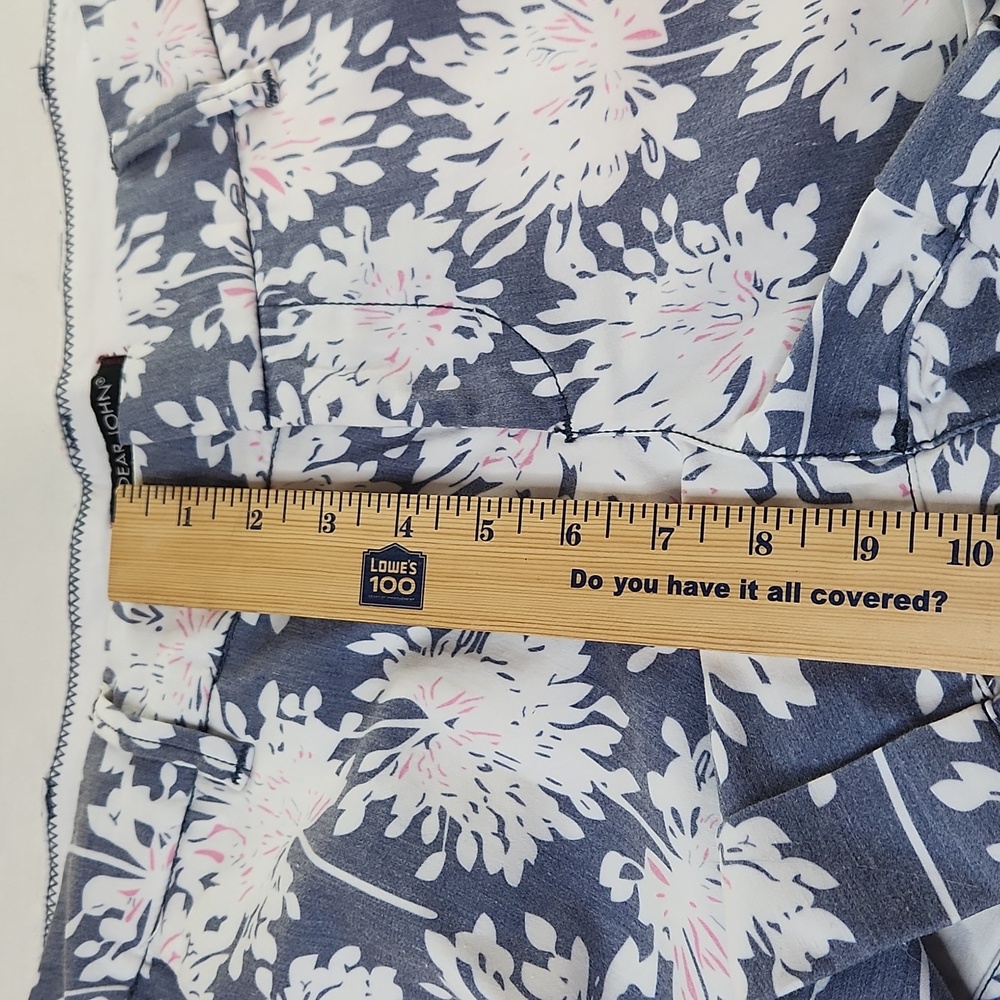 Dear John Floral Cuffed Shorts. Size 30 (10) - Picture 8 of 9